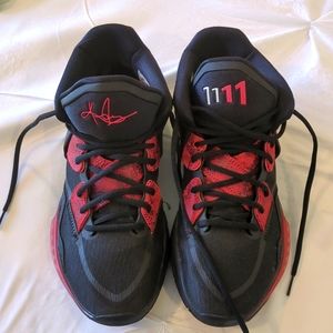 Nike Men's Kyrie Infinity Basketball Shoe